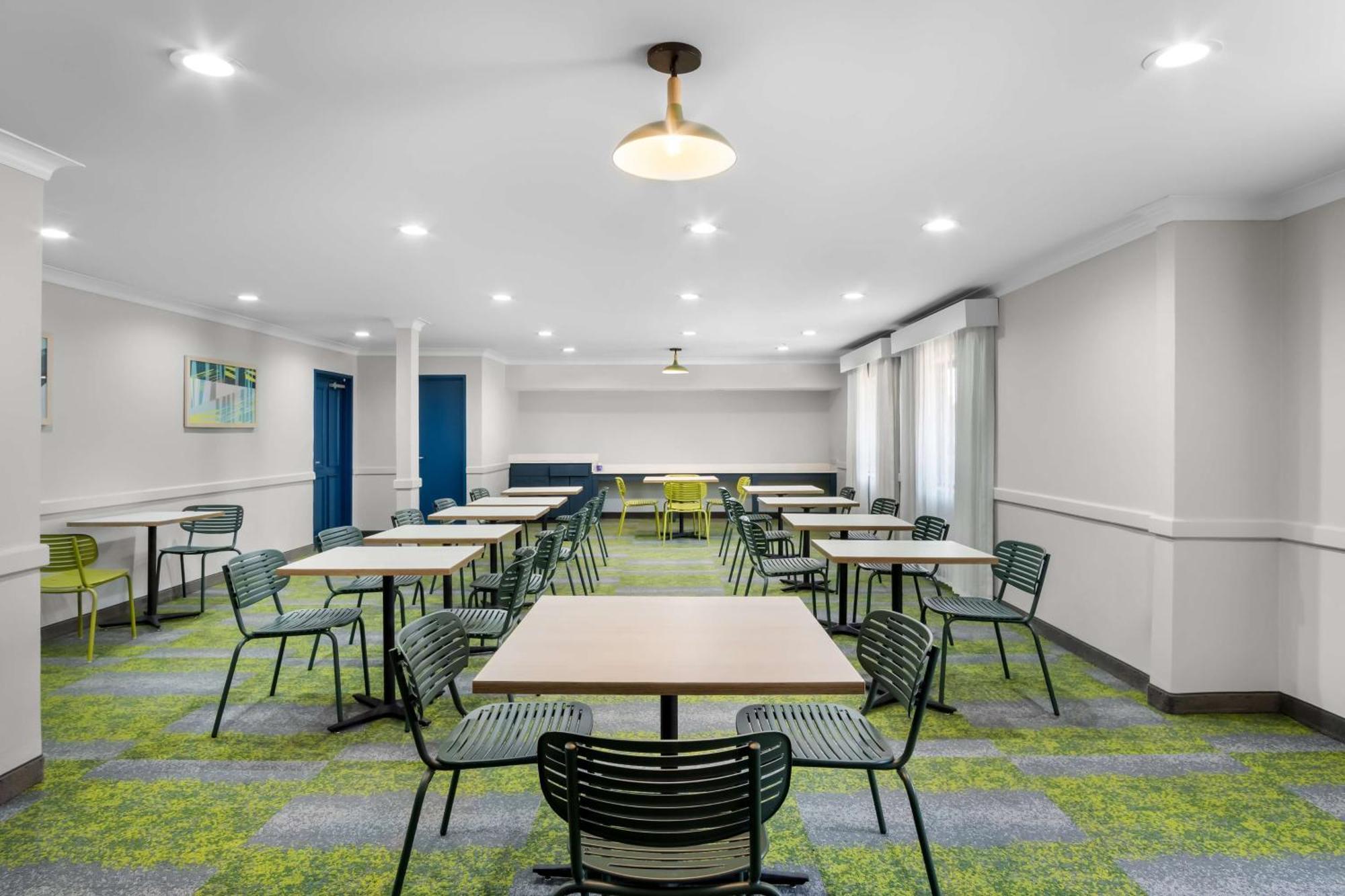 Hotel Comfort Near Dfw Airport 3*